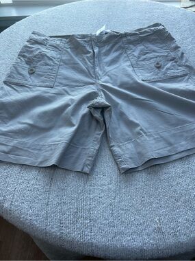 Denver Hayes Vintage ladies 16 by 8 1/2  Cargo Shorts with Front Button Pockets
